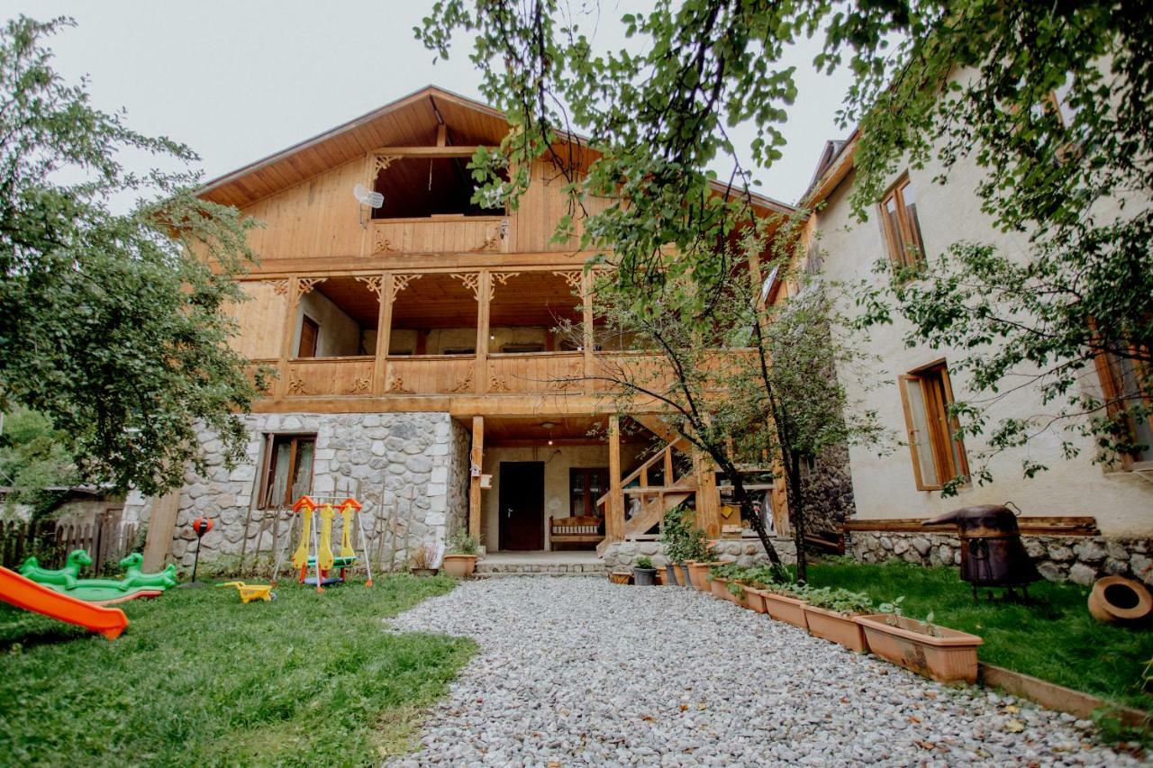 Larda Hotel Mestia Bagian luar foto