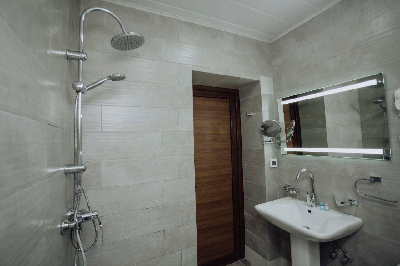 Larda Hotel Mestia Bagian luar foto