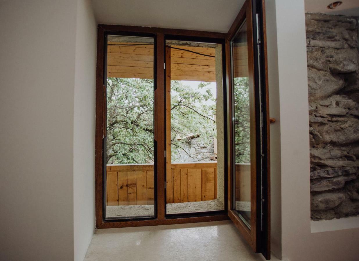 Larda Hotel Mestia Bagian luar foto