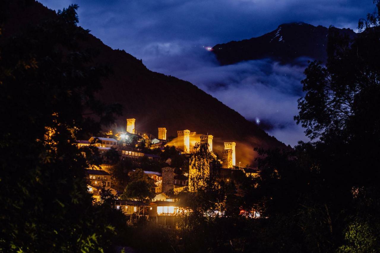 Larda Hotel Mestia Bagian luar foto